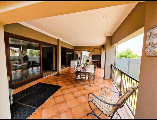 3 BEDROOM HOUSE FOR SALE IN THATCHFIELD